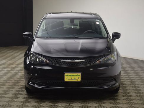 Used 2022 Chrysler Voyager LX image 20