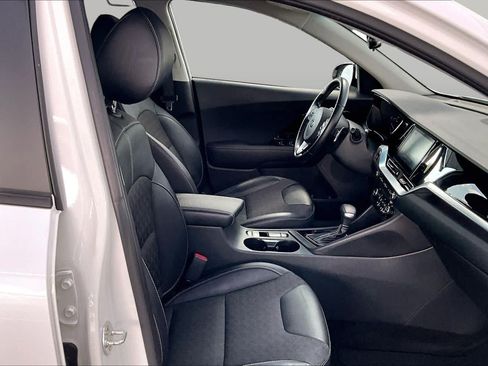 Used 2020 Kia Niro Touring FWD image 9