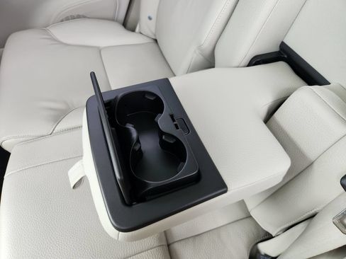 Certified 2025 Volvo XC90 T8 Plus AWD/4WD image 13