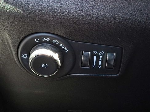 Used 2022 Jeep Compass Latitude w/ Sun and Sound Group AWD/4WD image 24