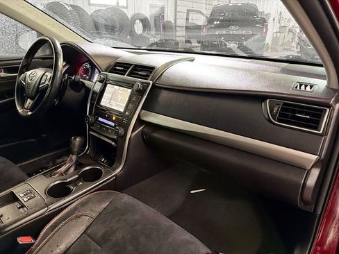 Used 2016 Toyota Camry SE image 12