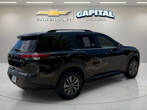Used 2025 Nissan Pathfinder SV FWD image 5