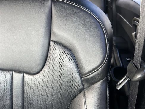 Used 2022 Kia Sorento S w/ Panoramic Sunroof Package image 16