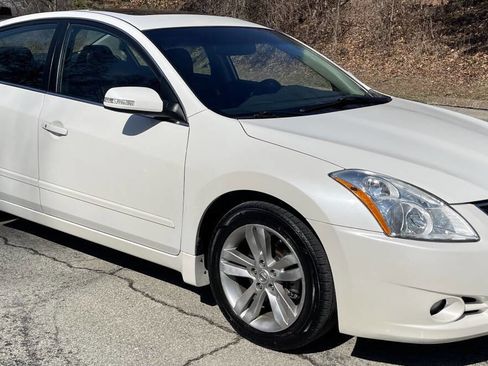 Used 2011 Nissan Altima 3.5 SR w/ 3.5SR Premium Pkg image 3