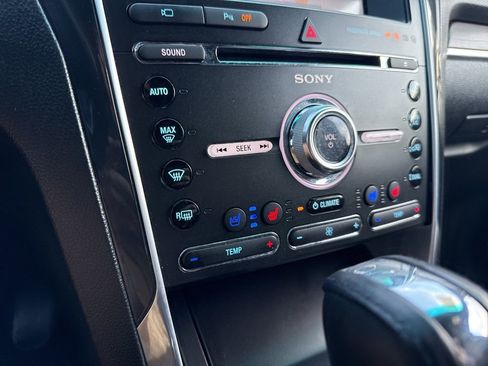 Used 2017 Ford Explorer Limited image 24