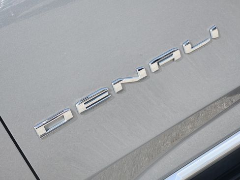 Used 2023 GMC Yukon Denali AWD/4WD image 13