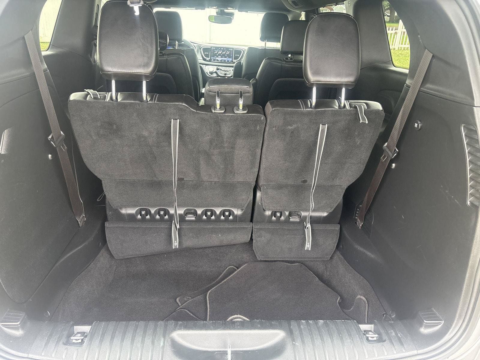 Used 2026 Chrysler Pacifica Select FWD image 12
