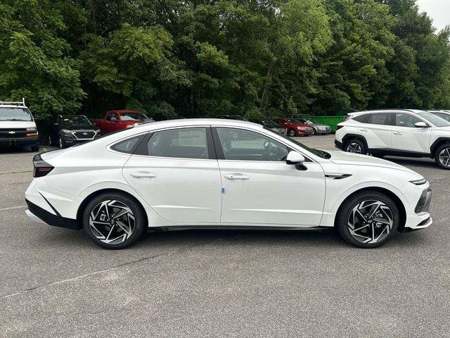 New 2026 Hyundai Sonata SEL FWD image 2