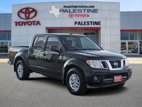 Used 2018 Nissan Frontier SV image 1
