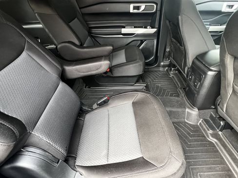 Used 2023 Ford Explorer XLT image 40