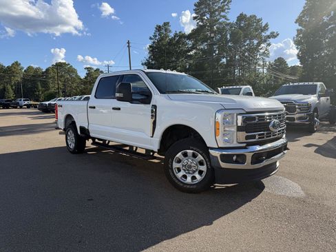 Used 2023 Ford F250 XLT AWD/4WD image 3