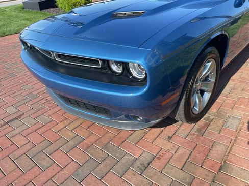 Used 2022 Dodge Challenger SXT w/ Driver Convenience Group image 2
