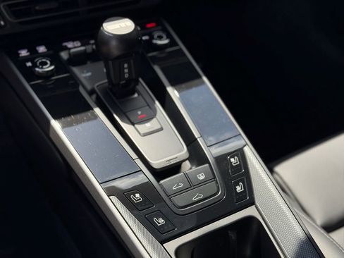 Used 2024 Porsche 911 Carrera RWD image 19