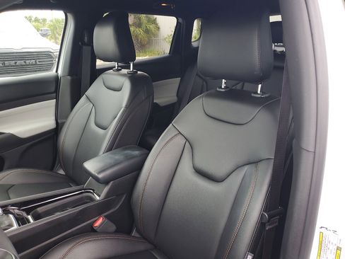 Used 2023 Jeep Compass Limited image 20