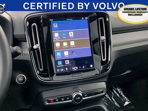 Certified 2025 Volvo XC40 B5 Plus image 9