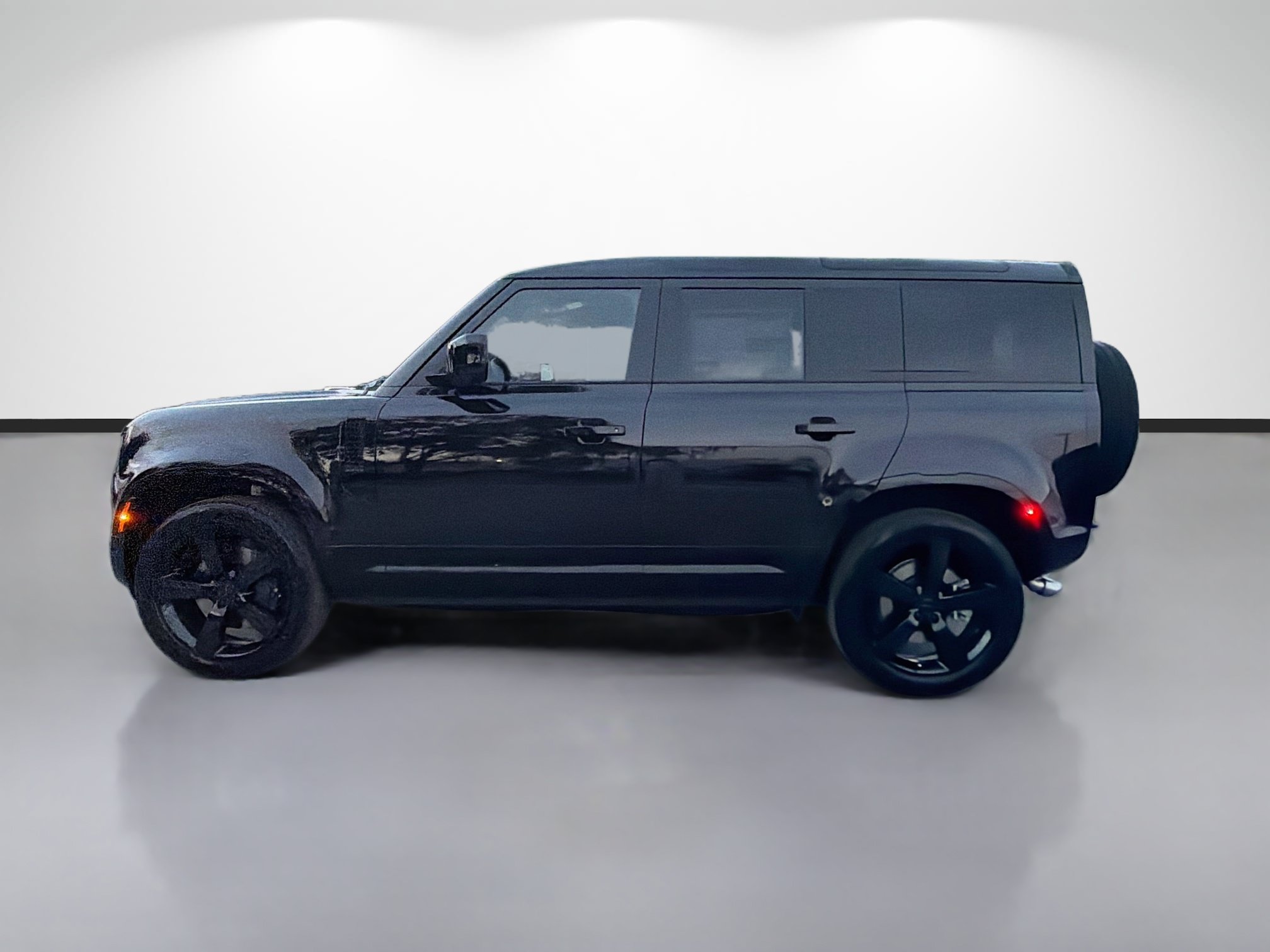 New 2026 Land Rover Defender 110 X-Dynamic SE AWD/4WD image 2