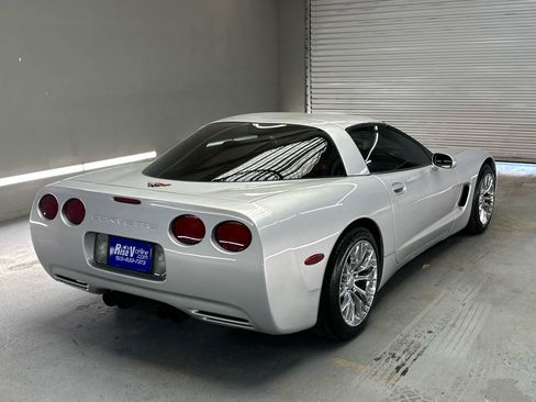 Used 2002 Chevrolet Corvette Coupe RWD image 9