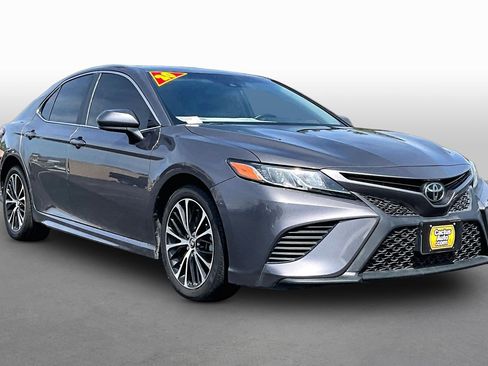 Used 2020 Toyota Camry SE FWD image 10