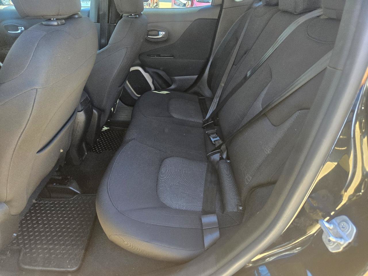 Used 2016 Jeep Renegade Latitude w/ Cold Weather Group AWD/4WD image 17