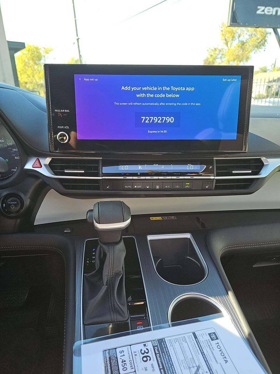 Used 2025 Toyota Sienna XLE w/ XLE Plus Package FWD image 11