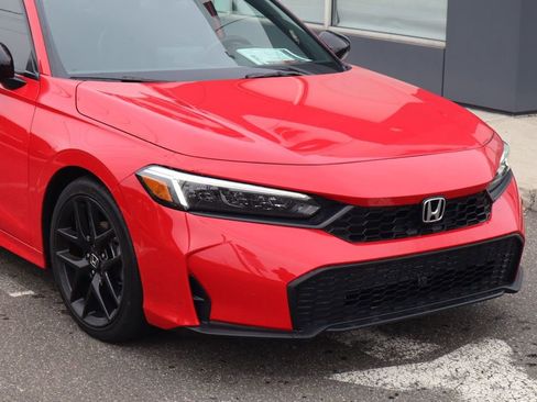 Used 2025 Honda Civic Sport image 4