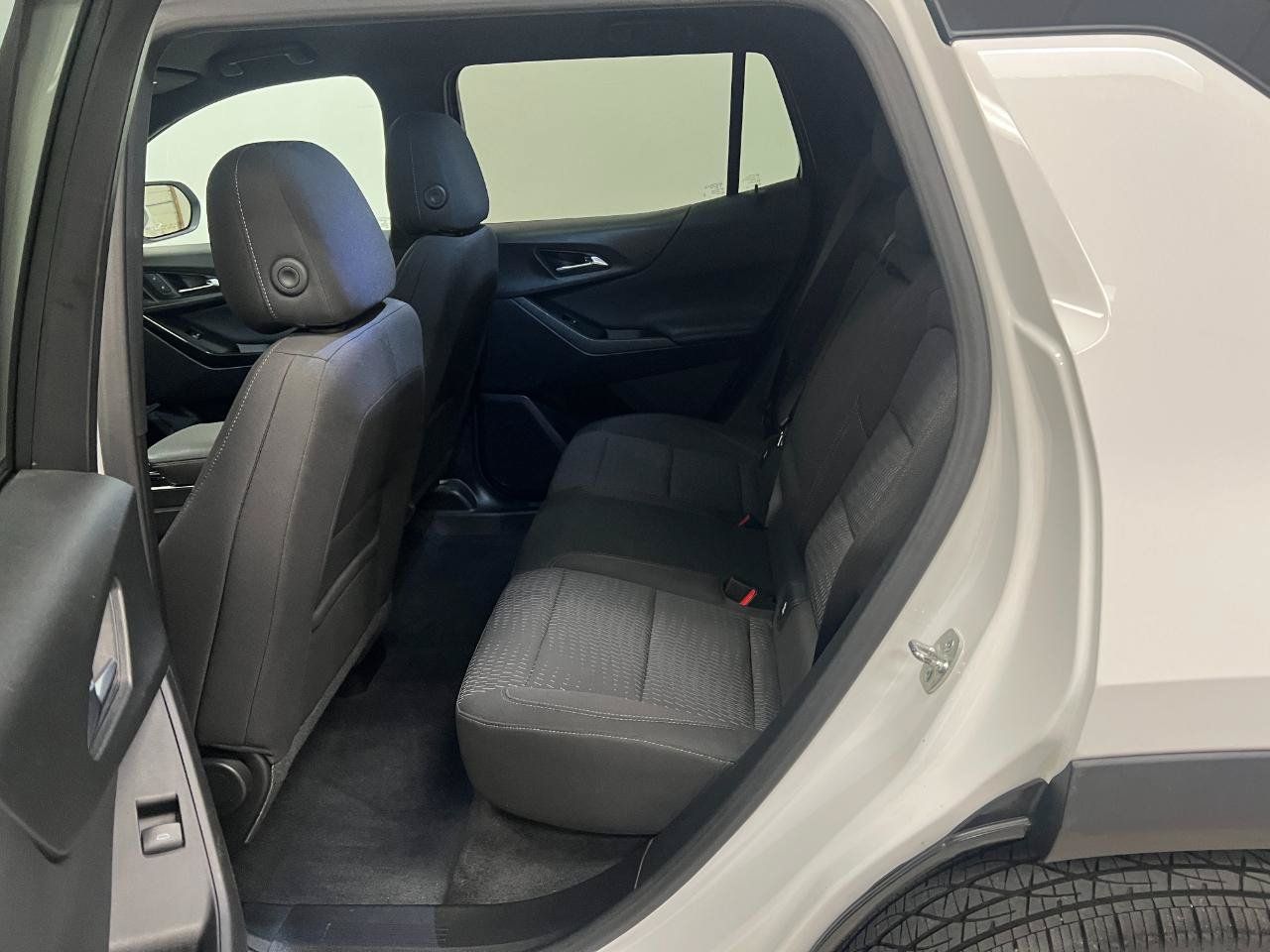 Used 2025 Chevrolet Equinox LT FWD image 31