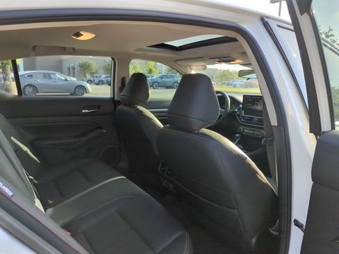 Used 2024 Nissan Altima 2.0 SR FWD image 22