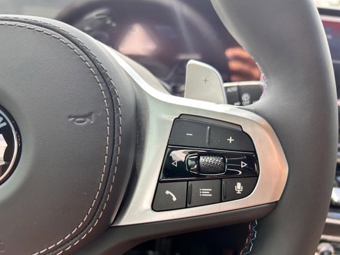 Used 2026 BMW X7 M60i image 11