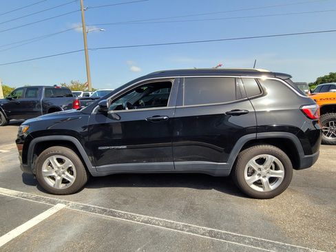 Used 2023 Jeep Compass Latitude AWD/4WD image 7