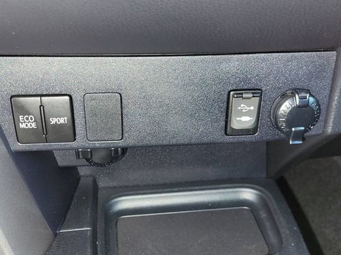 Used 2018 Toyota RAV4 LE w/ All Weather Liner Package AWD/4WD image 30