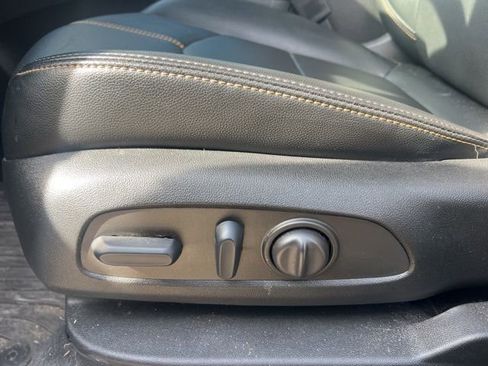 Used 2024 Chevrolet Equinox Premier image 10