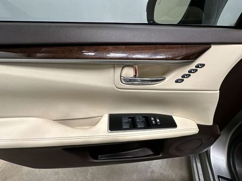 Used 2017 Lexus ES 350 w/ Navigation System Package image 20