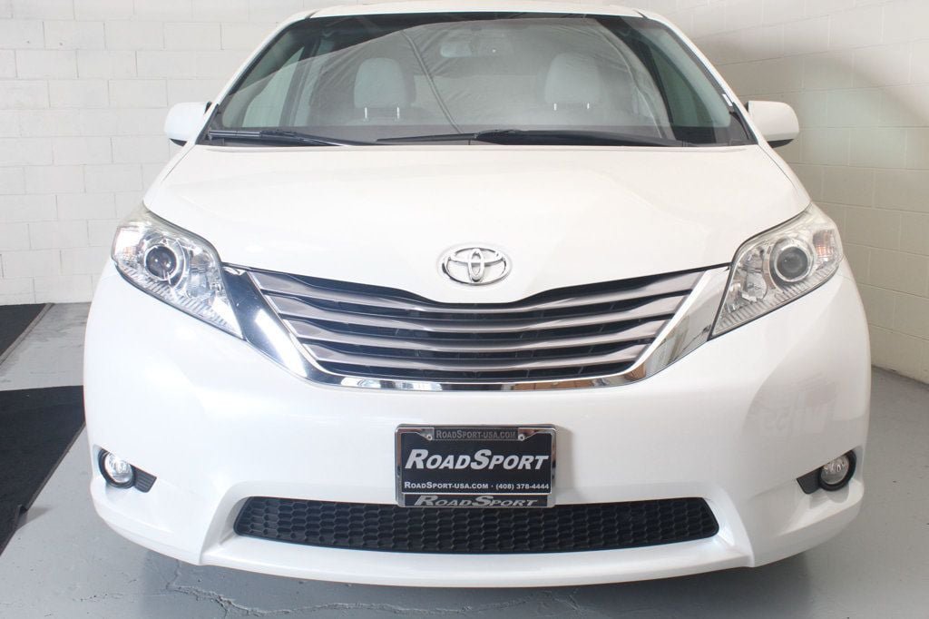 Used 2017 Toyota Sienna XLE w/ XLE Navigation Package AWD/4WD image 13