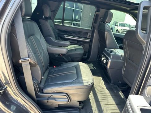 Used 2022 Ford Expedition Platinum AWD/4WD image 36