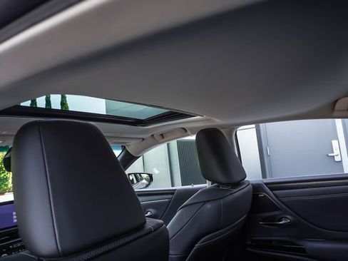 Certified 2025 Lexus ES 300h w/ Luxury Package FWD image 20