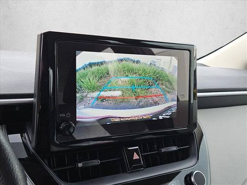 Used 2025 Toyota Corolla LE FWD image 13