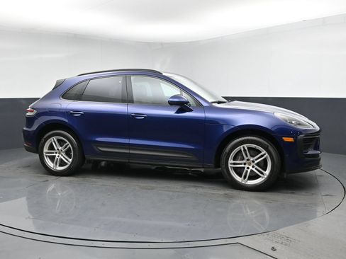 Used 2022 Porsche Macan AWD/4WD image 4