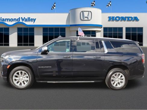 Used 2023 Chevrolet Suburban Premier image 8