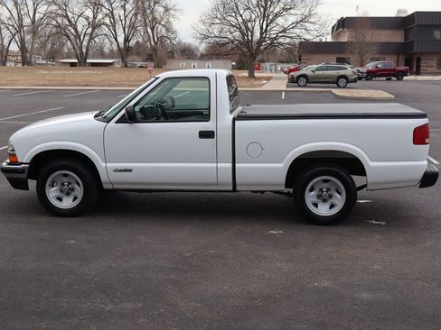 Used 2002 Chevrolet S10 Pickup image 9