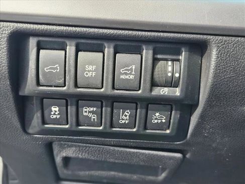 Used 2017 Subaru Outback 3.6R Limited image 12