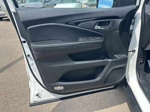 Used 2018 Honda Pilot Touring image 16