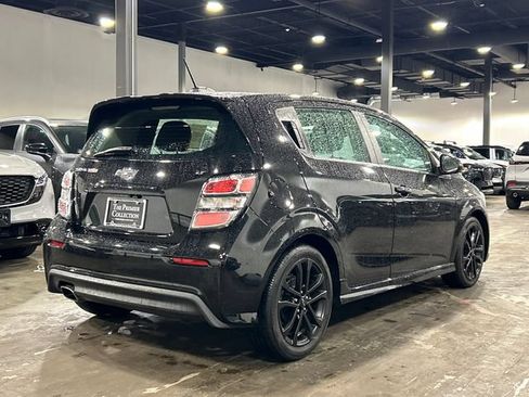 Used 2018 Chevrolet Sonic LT w/ Fun and Sun Package FWD image 2