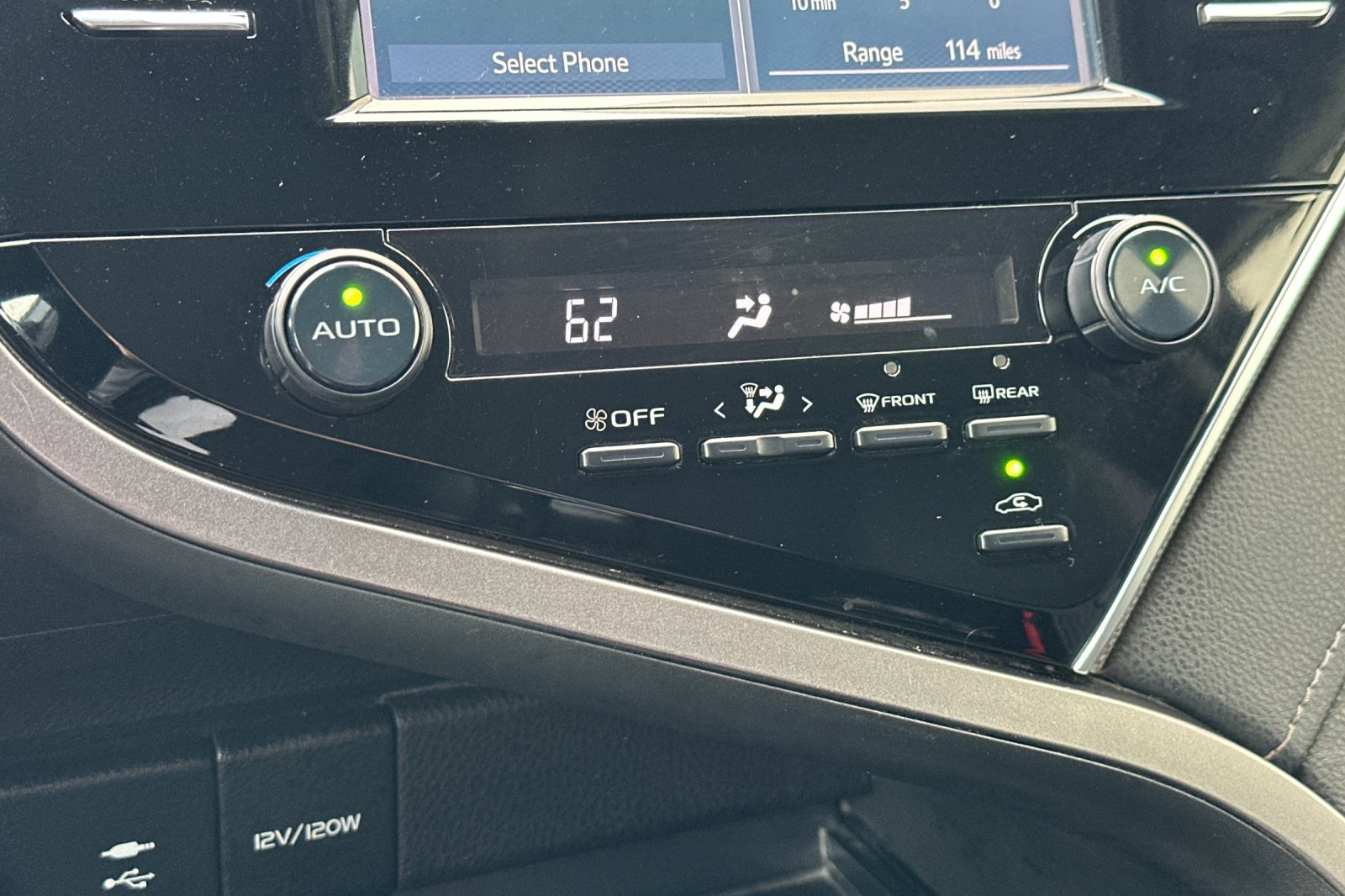 Used 2018 Toyota Camry SE FWD image 26