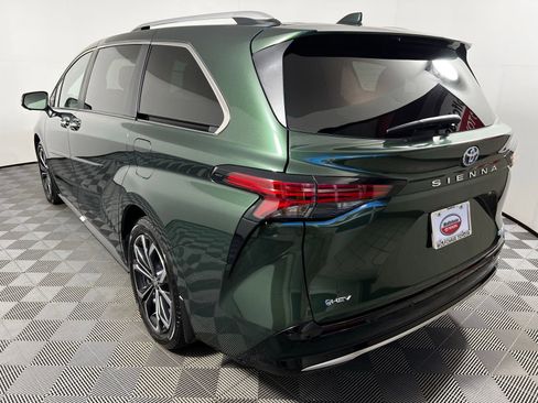 Used 2025 Toyota Sienna Platinum image 7