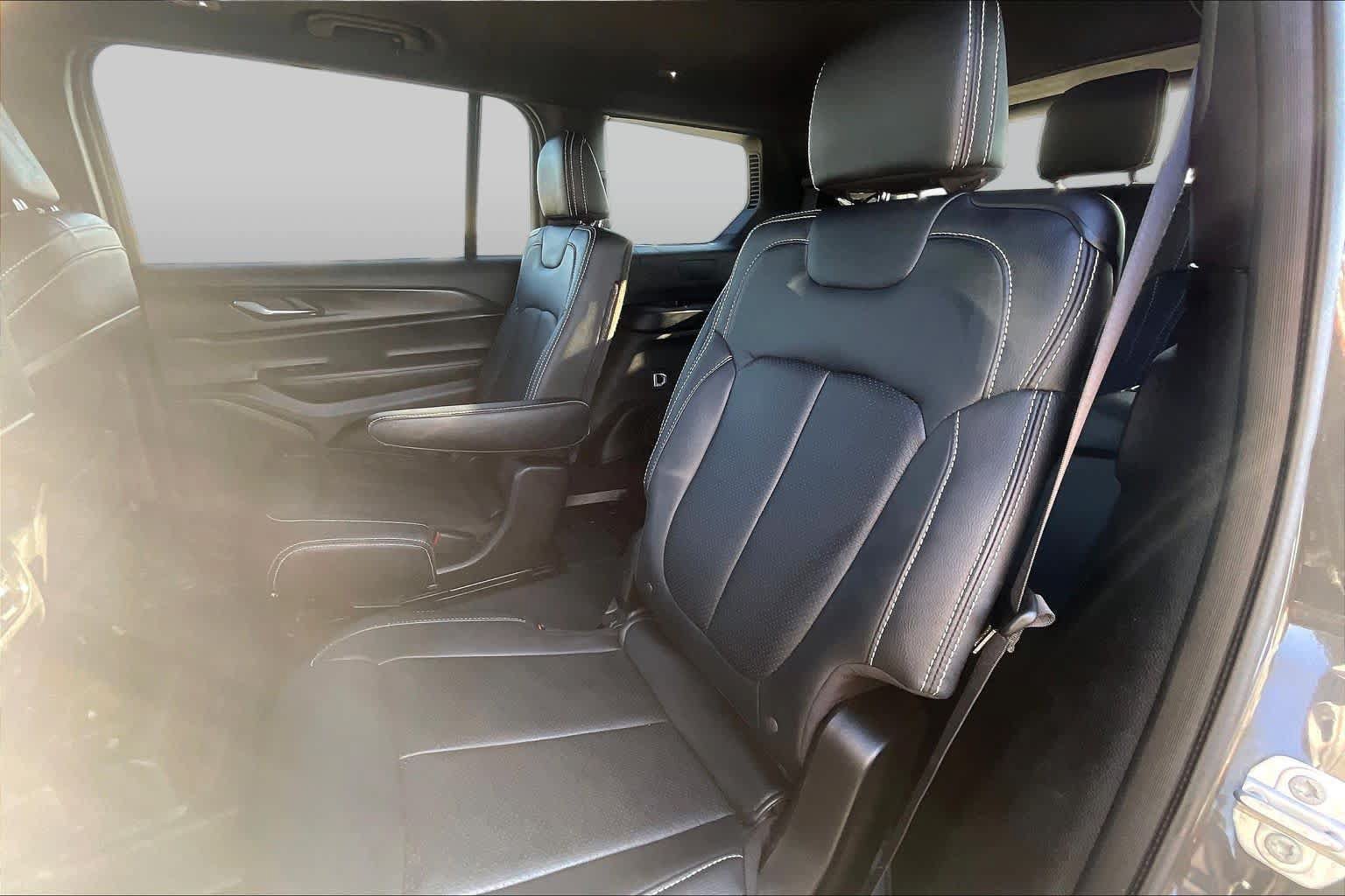 Used 2024 Jeep Grand Cherokee L Laredo RWD image 21