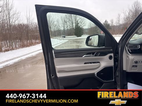 Used 2022 Jeep Wagoneer Series III w/ Premium Group I image 13