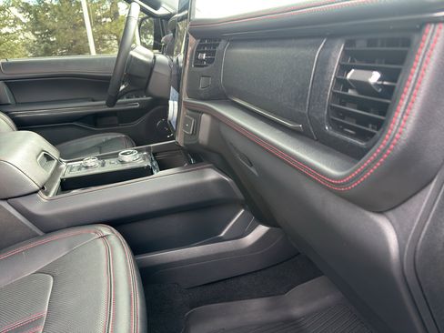 Used 2024 Ford Expedition Limited image 17