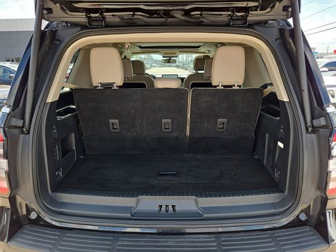 Used 2024 Ford Expedition Limited image 11