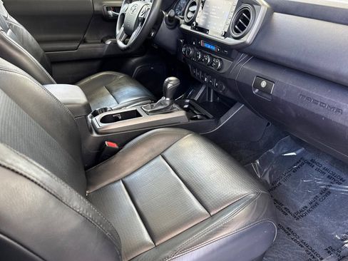 Used 2022 Toyota Tacoma TRD Off-Road w/ TRD Premium Off Road Package AWD/4WD image 17
