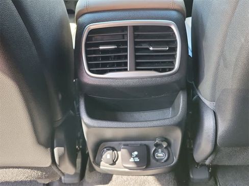 Used 2020 Hyundai Santa Fe Limited image 12